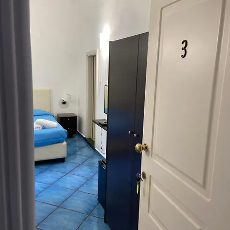 Alojamento de Acomodação e Pequeno-almoço Riviera Nápoles